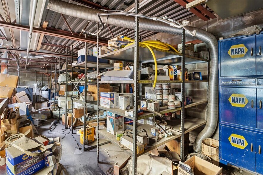 More Photos Of 45845 Cr-48, Southold Auto Repair For Sale