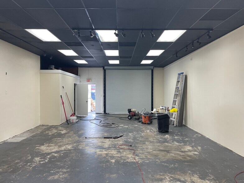 More Photos Of 590 SW 9th Ter, Pompano Beach Showroom For Lease
