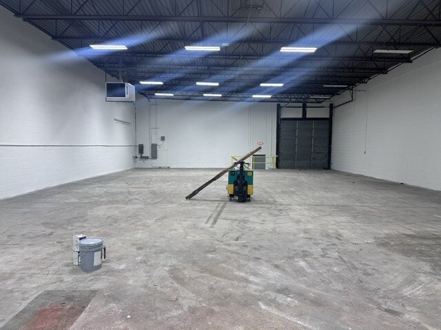 More Photos Of 1421-1447 Pinewood St, Rahway Light Distribution For Lease