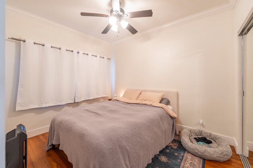 More Photos Of 207 Mira Mar Ave, Long Beach Apartments For Sale