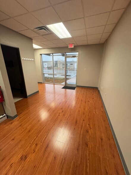 More Photos Of 8708 S Congress Ave, Austin Light Manufacturing For Lease