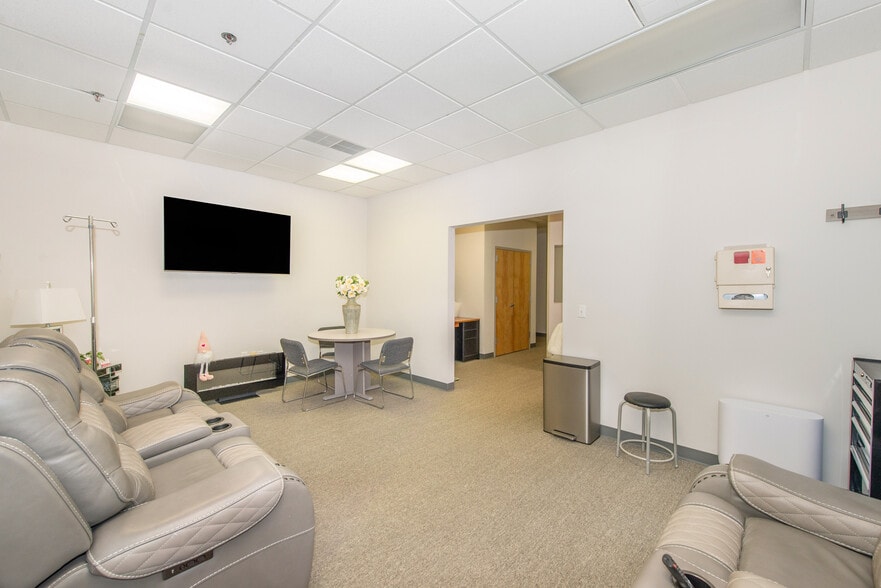 More Photos Of 504 Hamburg Tpke, Wayne Medical For Sale