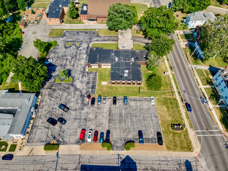 More Photos Of 2710 College Ave, Alton Medical For Lease
