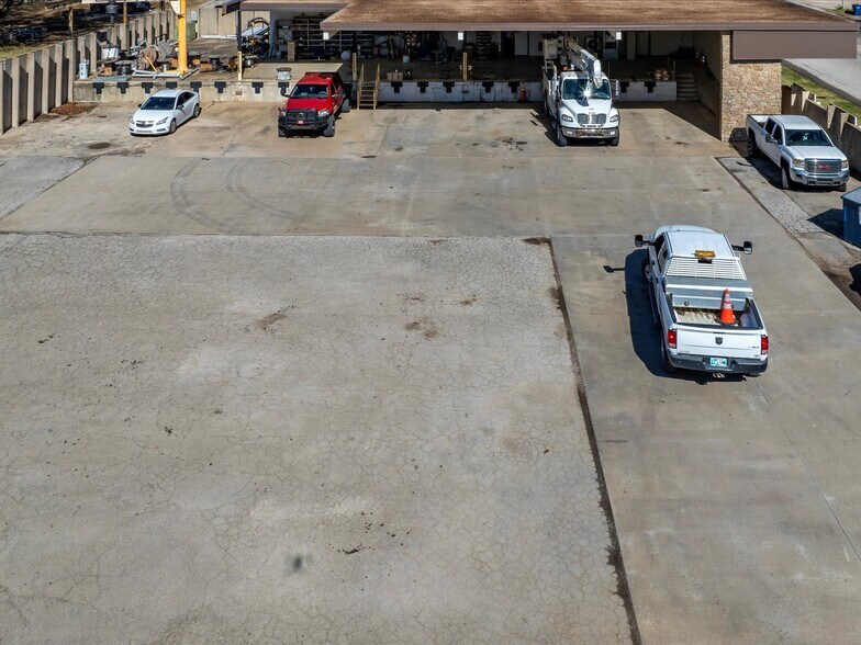 More Photos Of 126 S Maple St, Nowata Office For Sale