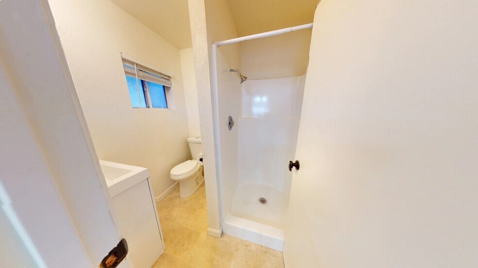 More Photos Of 2715 Twin View Blvd, Shasta Lake Multifamily For Sale