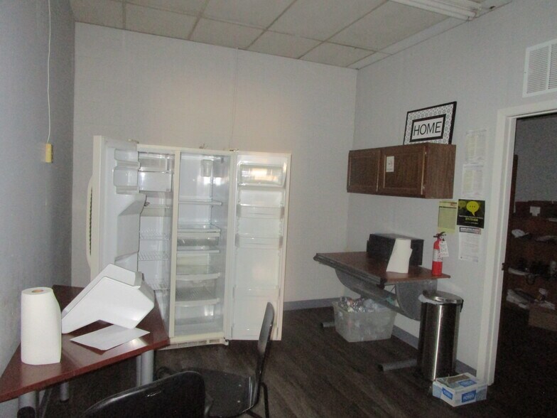More Photos Of 605 E Kansas Ave, Garden City Office For Sale