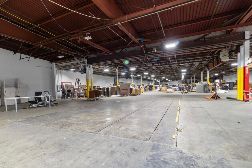 More Photos Of 2051 Sherbrook Ave, Indianapolis Warehouse For Sale