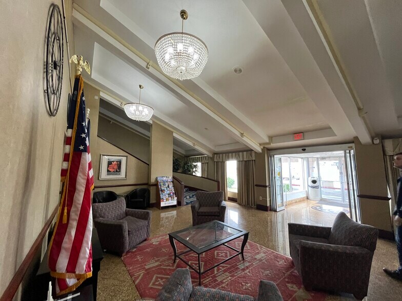 More Photos Of 5805 W Kellogg Dr, Wichita Hotel For Lease