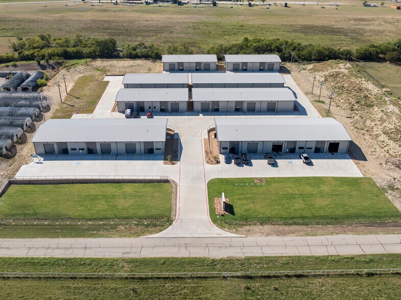 More Photos Of 6451 Silver Saddle Rd, Fort Worth Warehouse For Lease