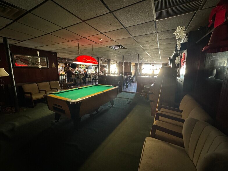 More Photos Of 609 W Montauk Hwy, Lindenhurst Bar For Sale