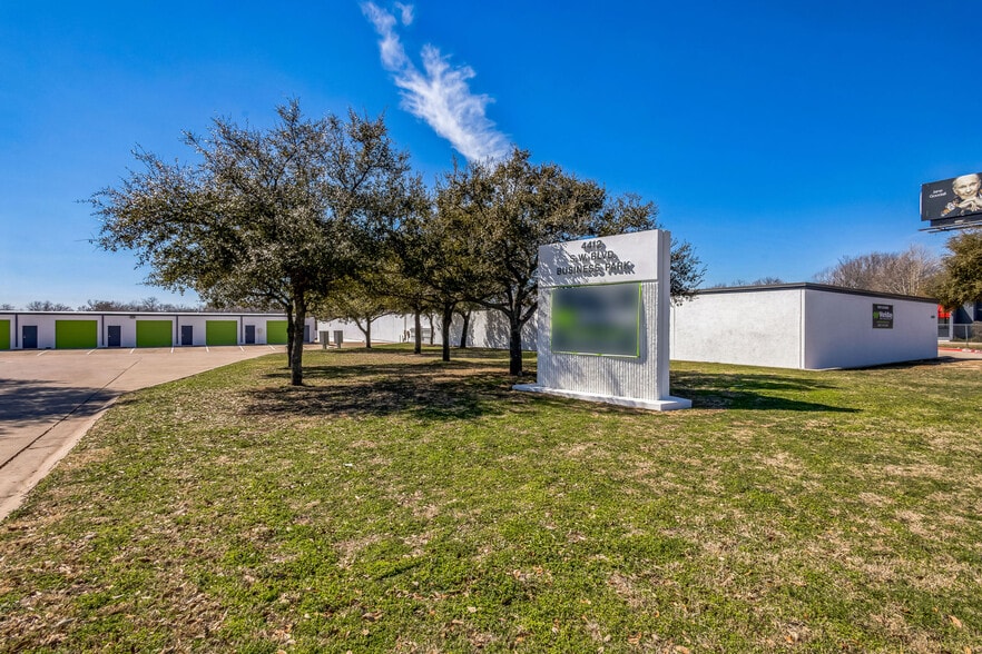 More Photos Of 4412-4414 Southwest Blvd, Fort Worth Unknown For Lease