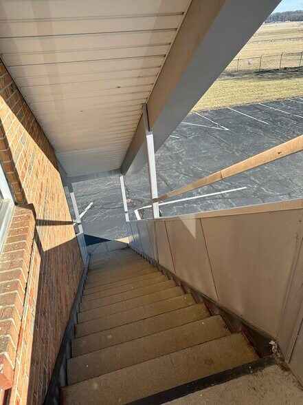 More Photos Of 1314 Burch Dr, Evansville Office For Sale