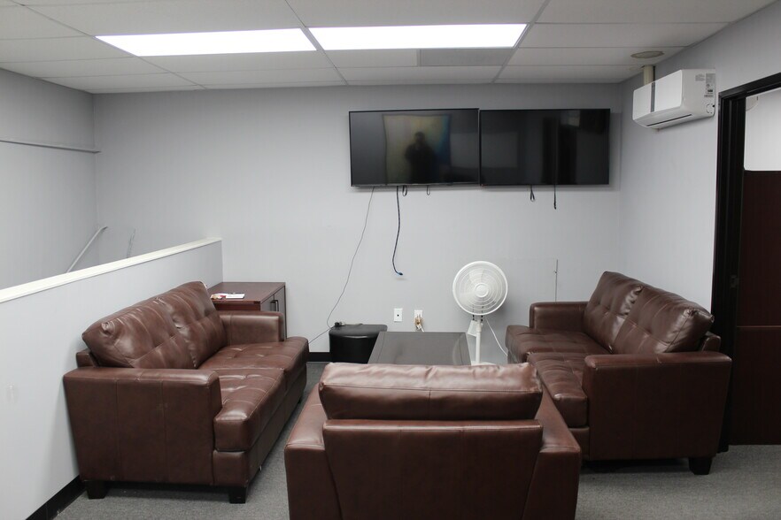 More Photos Of 7133 Telegraph Rd, Montebello Warehouse For Lease