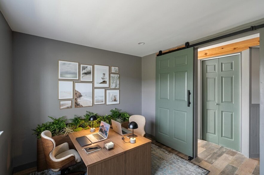 More Photos Of 40 Main St, Pacific Beach Office For Sale