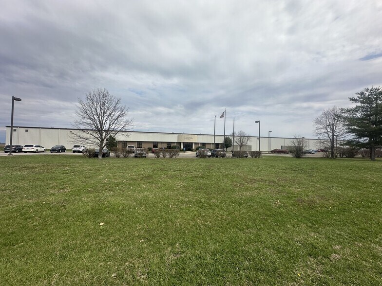 Primary Photo Of 3001 Tamarack Rd, Owensboro Distribution For Sale