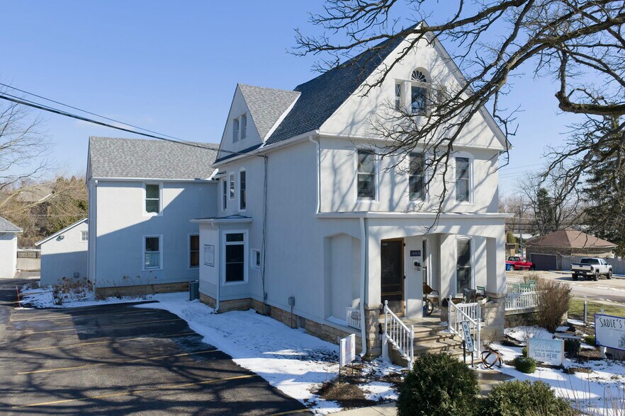 More Photos Of 303 N Main St, Elburn General Retail For Sale