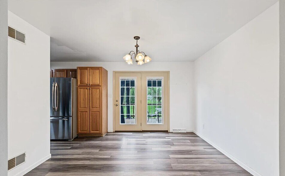 More Photos Of 585 Westbrooke Dr, Elizabethtown Specialty For Sale