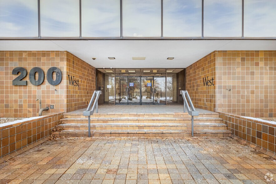 More Photos Of 200 Jericho Quadrangle, Jericho Office For Lease