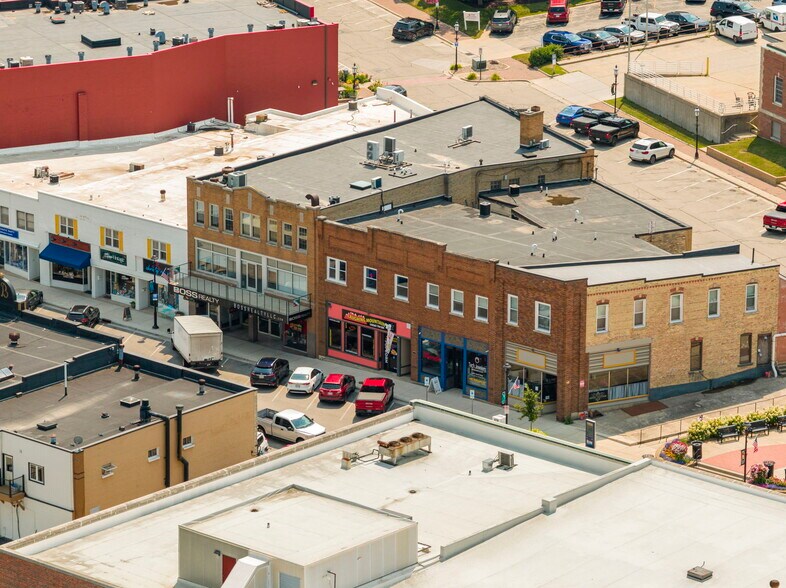 More Photos Of 139 N 6th Ave, West Bend Storefront Retail Residential For Sale