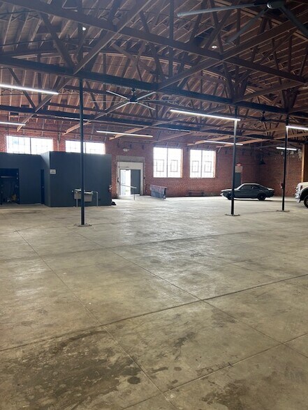 More Photos Of 615 S Anderson St, Los Angeles Manufacturing For Lease