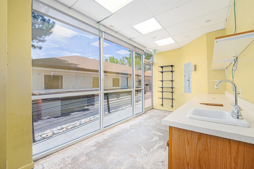 More Photos Of 5075 Leetsdale Dr, Denver Unknown For Lease