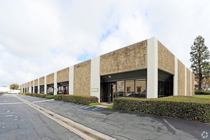 More Photos Of 1521-1539 W Orangewood Ave, Orange Unknown For Lease