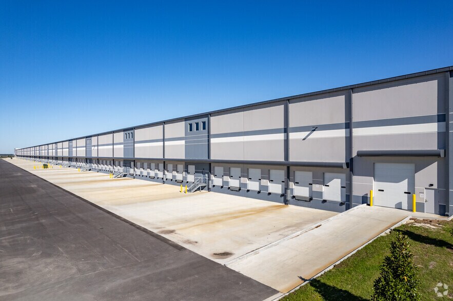 More Photos Of 4701 Apopka Logistics Pky, Apopka Unknown For Lease