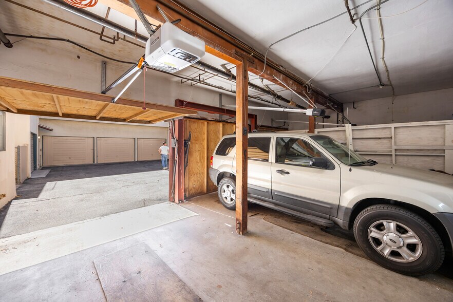 More Photos Of 3017 4th St, Santa Monica Apartments For Sale