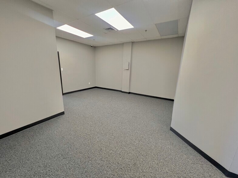 More Photos Of 310 Paterson Plank Rd, Carlstadt Manufacturing For Lease