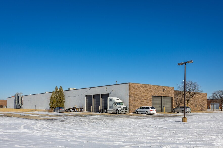 More Photos Of 900 S Chaddick Dr, Wheeling Manufacturing For Lease