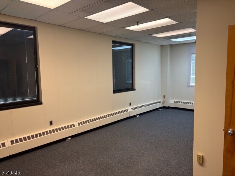 More Photos Of 141 Southside Ave, Bridgewater Office For Lease