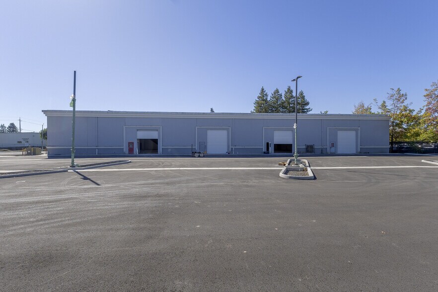 More Photos Of 5801 Redwood Dr, Rohnert Park Distribution For Lease
