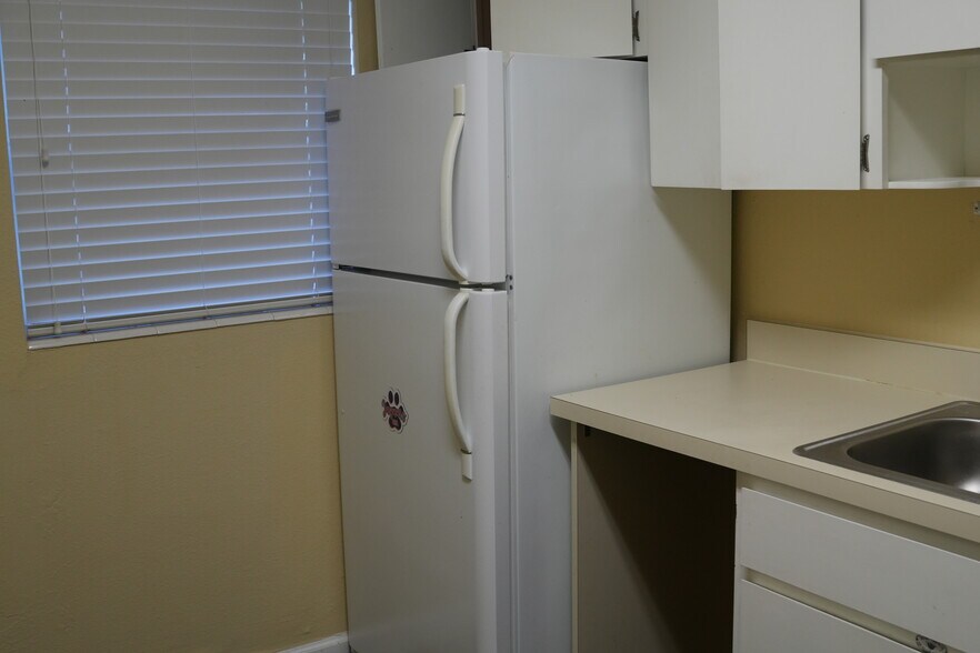 More Photos Of 4460 Edgewater Dr, Orlando Office For Lease