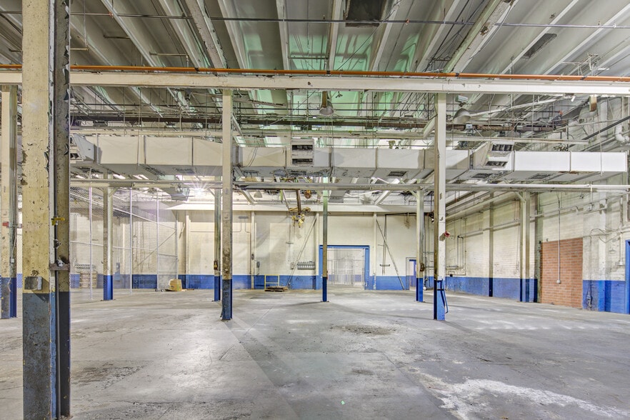 More Photos Of 3036 Gillespie St, Fayetteville Manufacturing For Lease