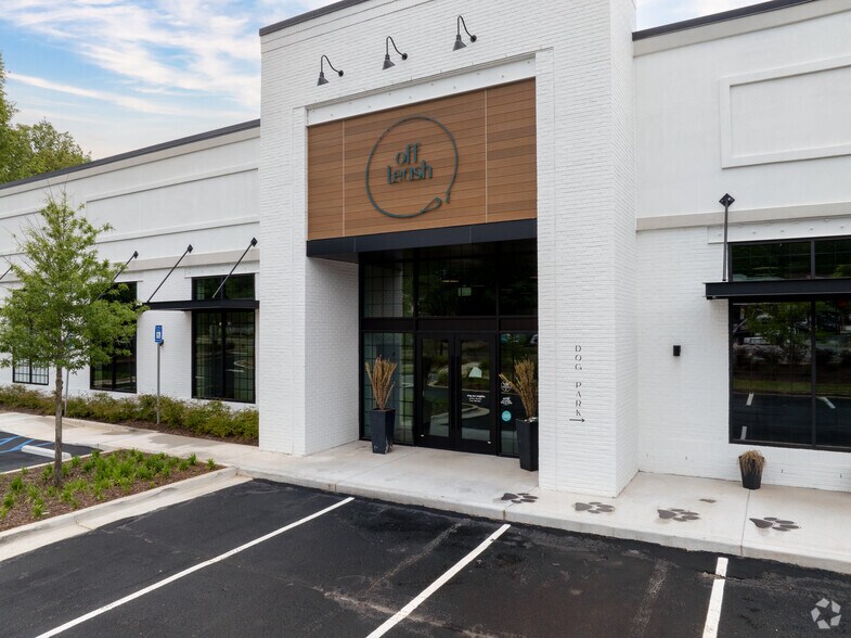 More Photos Of 142 S Main St, Alpharetta Freestanding For Lease