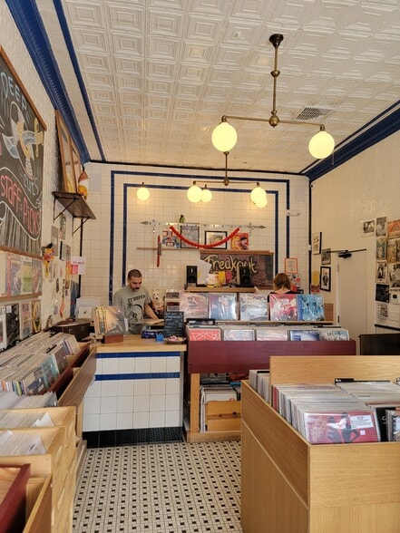 More Photos Of 582 Broadway, Kingston Restaurant For Sale