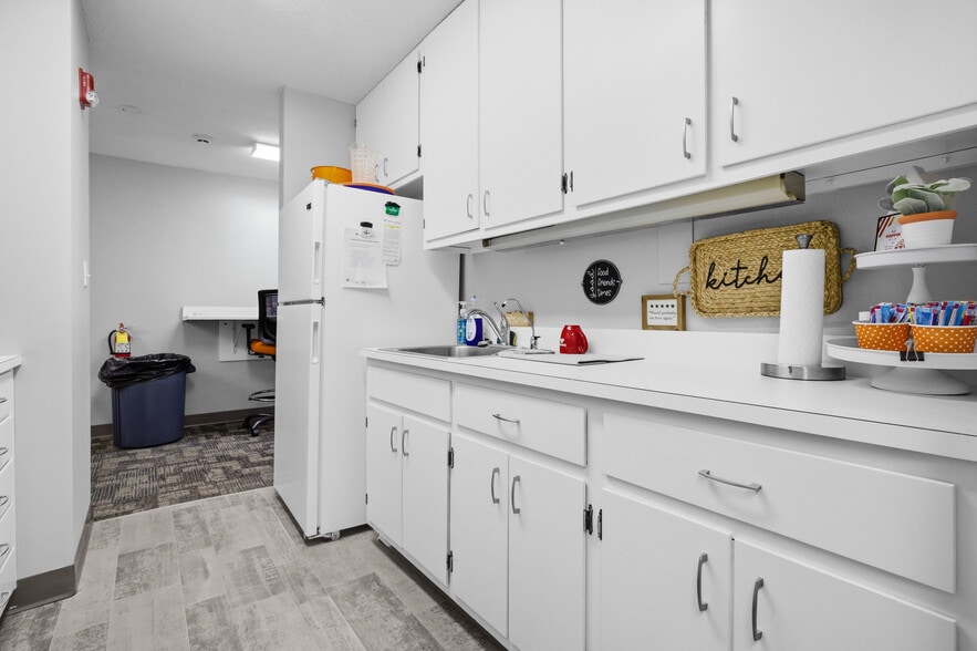 More Photos Of 360 Plaza Dr, Columbus Medical For Sale