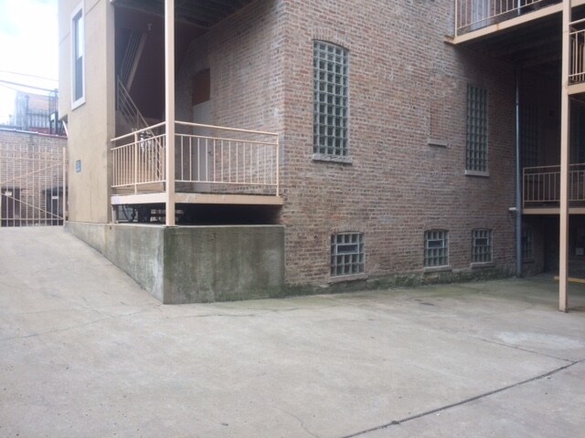 More Photos Of 2401 S Oakley Ave, Chicago Unknown For Lease