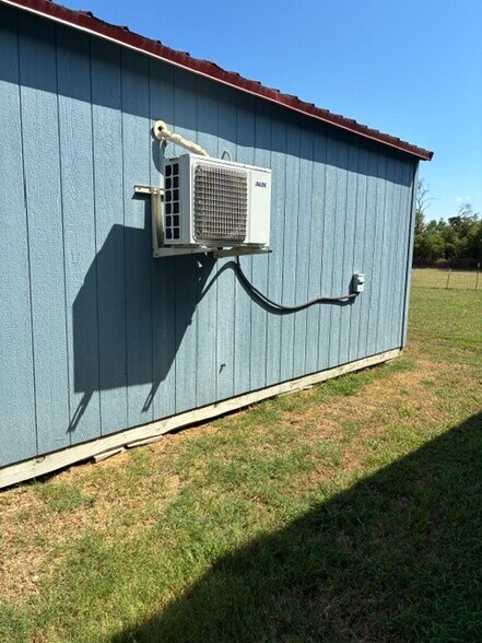 More Photos Of 19059 State Highway 274, Kemp Warehouse For Sale