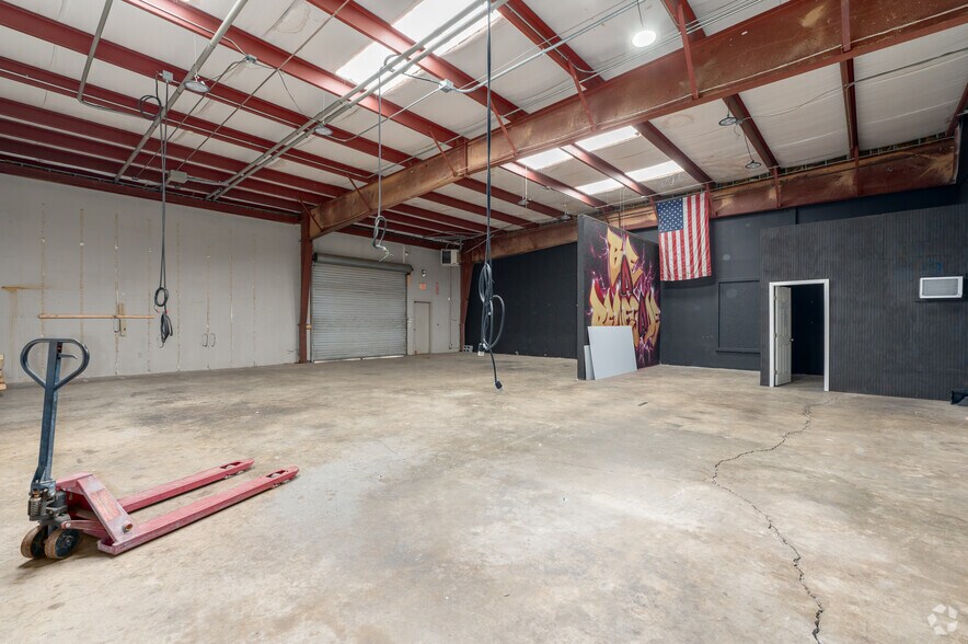More Photos Of 4913 Summer Oak Dr, Buford Service For Lease