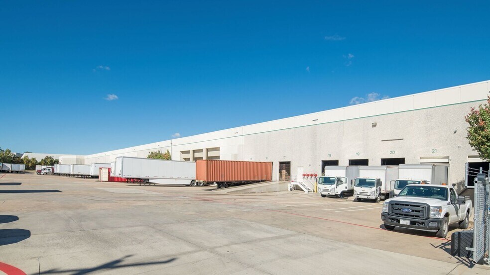 More Photos Of 2951 N Great Southwest Pky, Grand Prairie Distribution For Lease