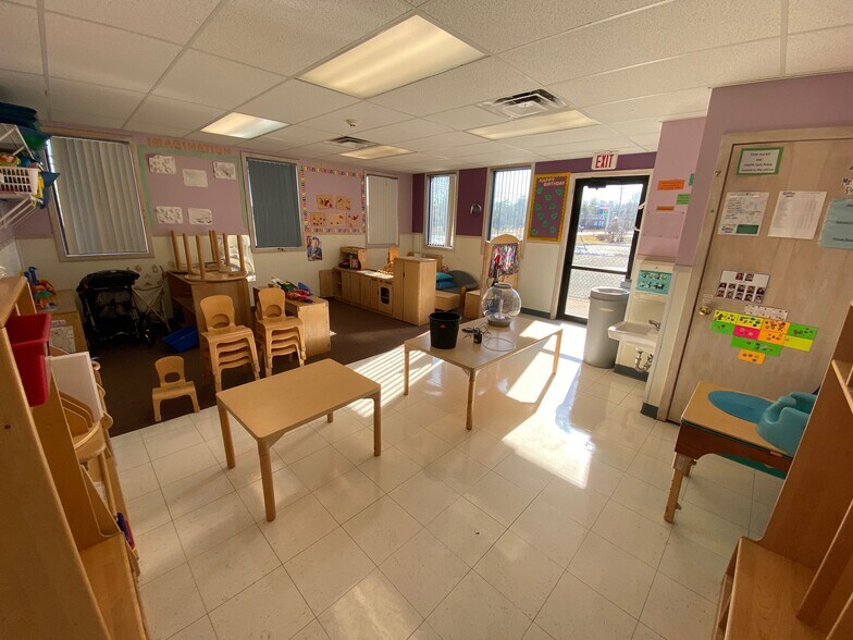 More Photos Of 182-184 Southampton Rd, Westfield General Retail For Sale