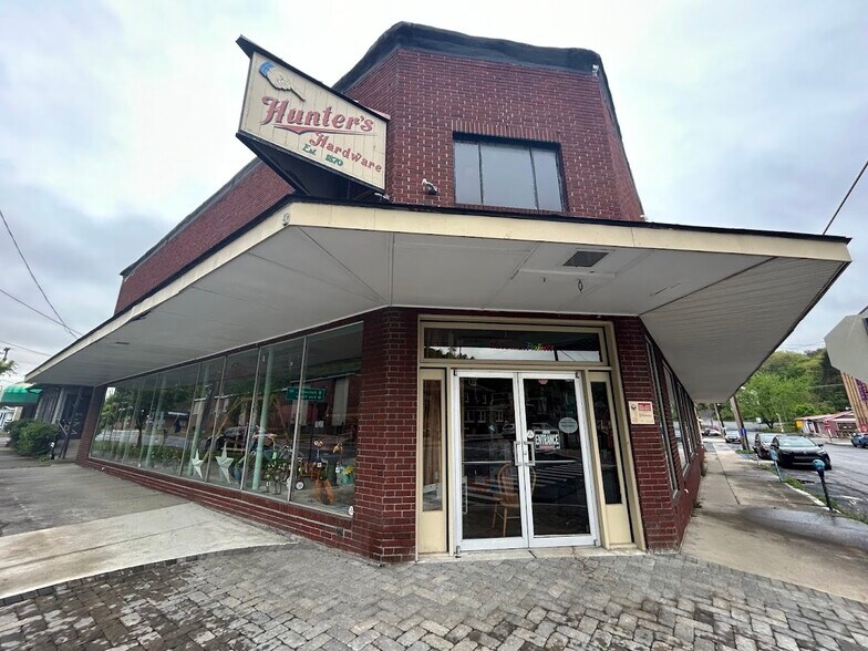 Primary Photo Of 115 Independence St, Berkeley Springs Storefront For Sale