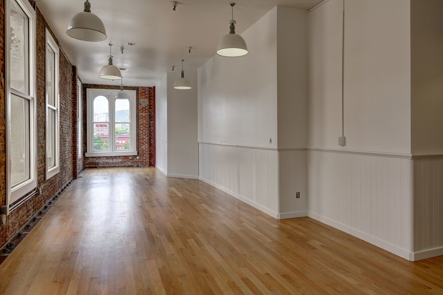 More Photos Of 222-228 NW Davis, Portland Office For Lease