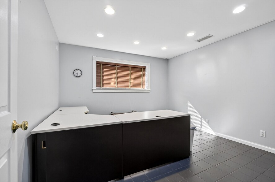 More Photos Of 350 5th S ave, Baxter Industrial For Lease