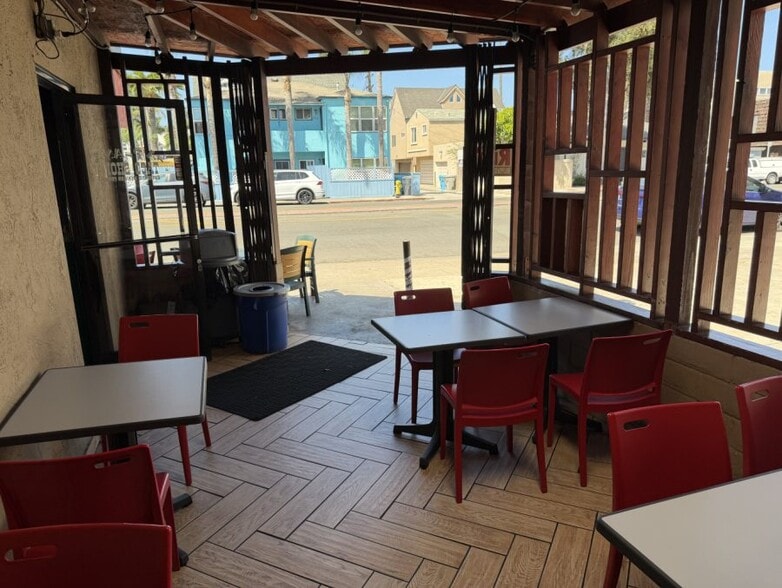 More Photos Of 3973 Mission Blvd, San Diego General Retail For Lease
