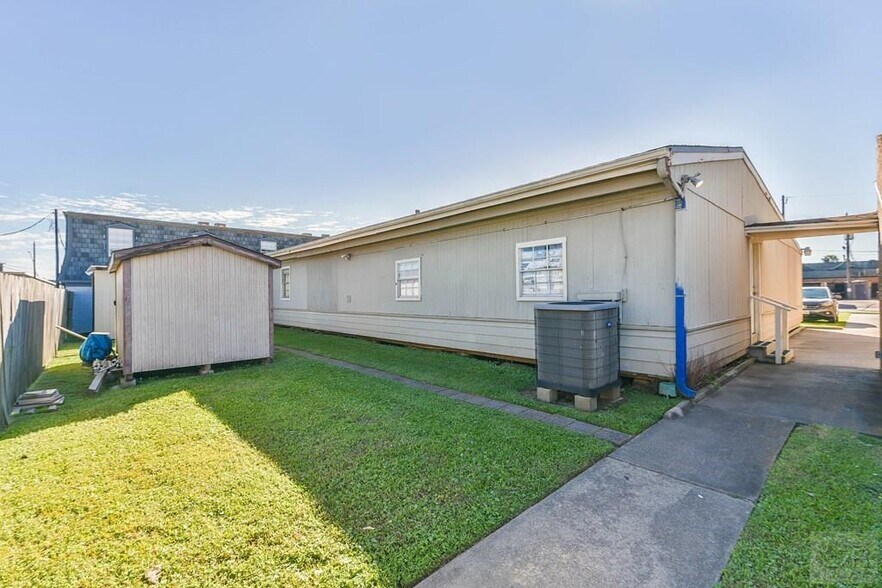 More Photos Of 426 Winnie, Galveston Religious Facility For Lease