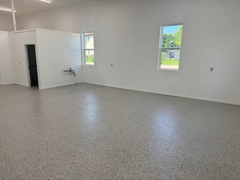 More Photos Of 6580 Lake Rd, Windsor Warehouse For Sale