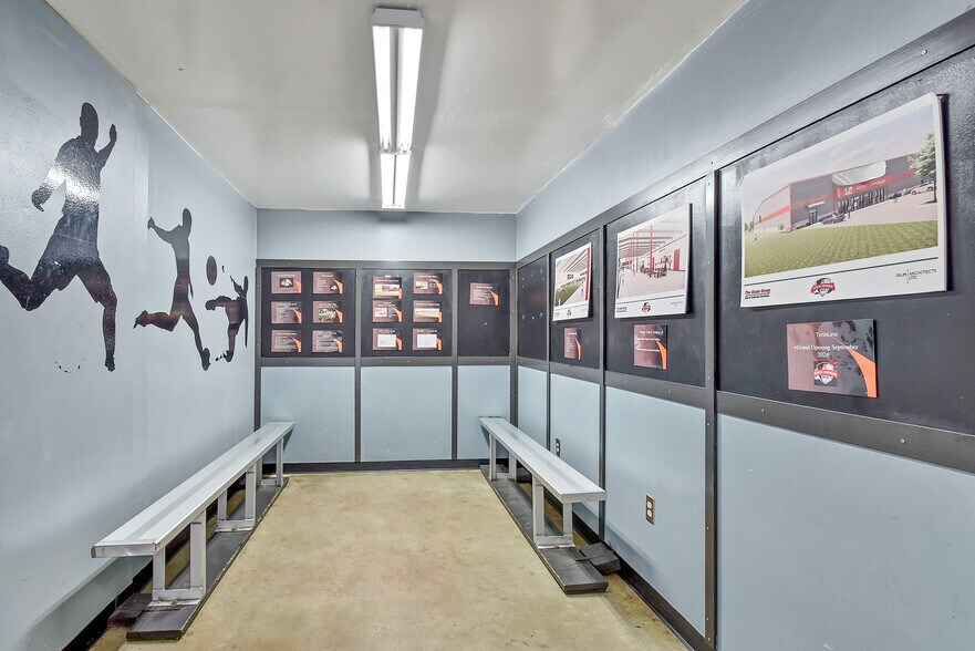 More Photos Of 1856 Nimitz Dr, De Pere Distribution For Lease