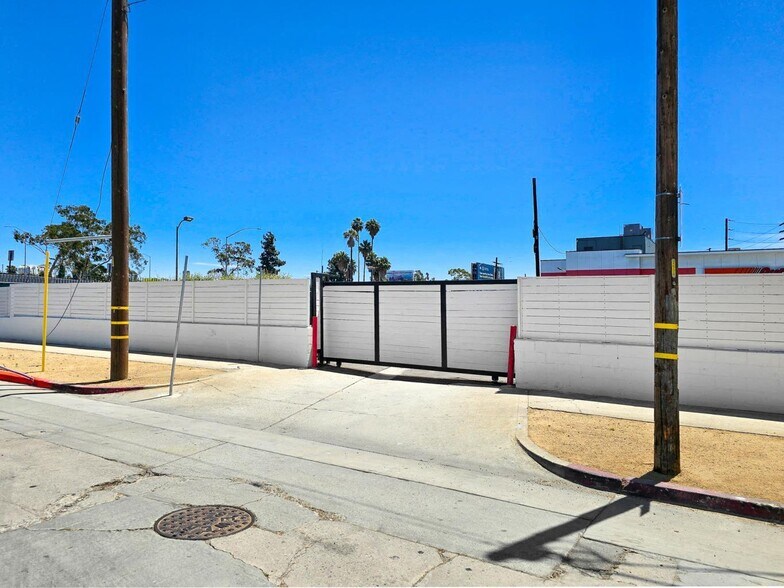 More Photos Of 5075 W Adams Blvd, Los Angeles Medical For Lease